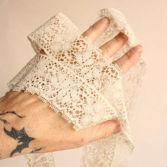 Vintage 1950s Lace Trim, Ivory 2 yard, 1.75" wide - Picture 7 of 10